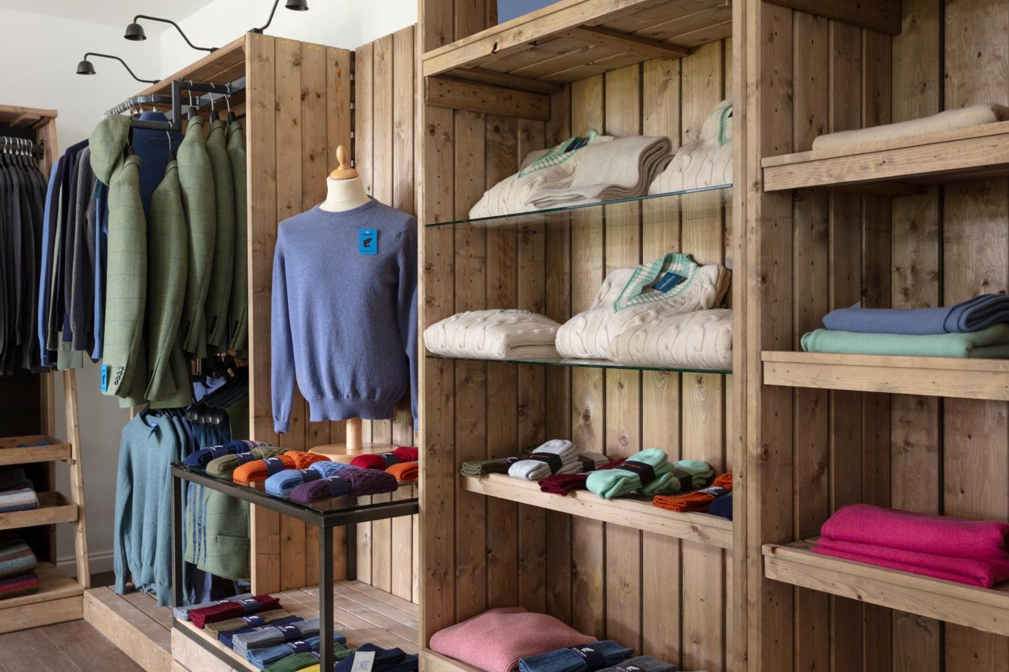SCHLOSS Roxburghe Hotel Exterior foto The interior of a clothing store