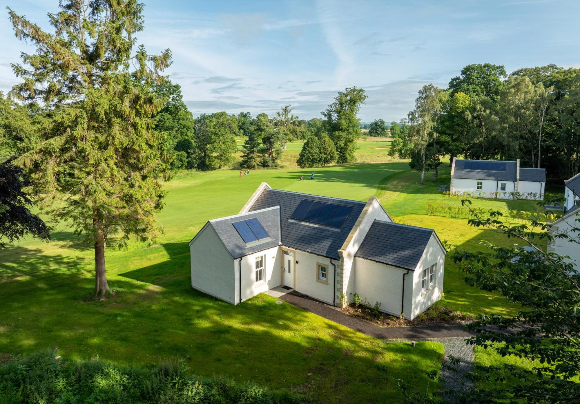 SCHLOSS Roxburghe Hotel Exterior foto The old stable block at the centre of the estate