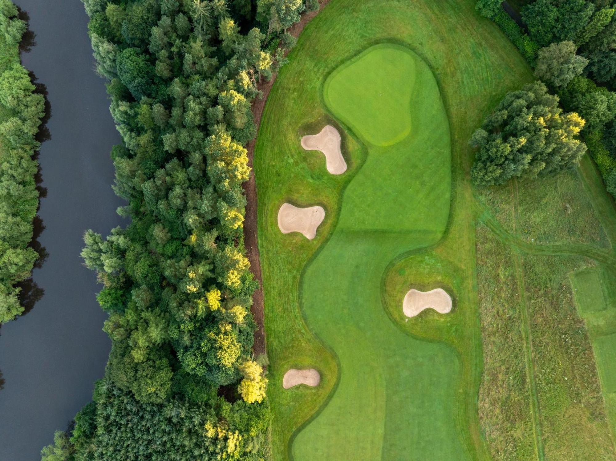 SCHLOSS Roxburghe Hotel Exterior foto The 17th hole at the 2016 U.S. Open